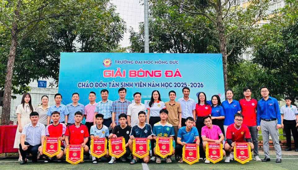 KHOA NGOẠI NGỮ KHỞI ĐẦU RỰC RỠ VỚI HAI CHIẾN THẮNG TẠI GIẢI BÓNG ĐÁ CHÀO TÂN SINH VIÊN NĂM HỌC 2025 - 2026